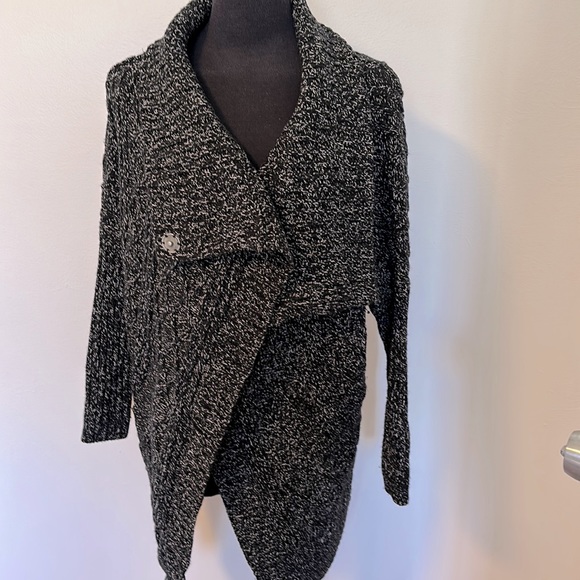 Long cardigan. - Picture 1 of 5